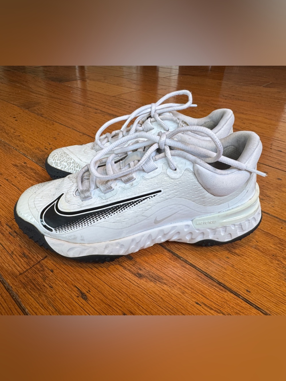 Nike Women’s Alpha Huarache Elite 4 Softball Turfs